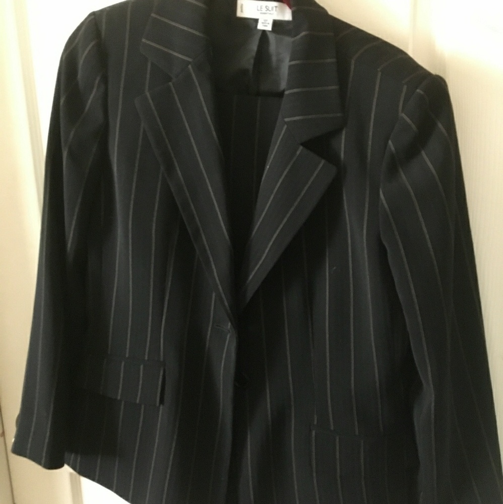 Womans pants suit